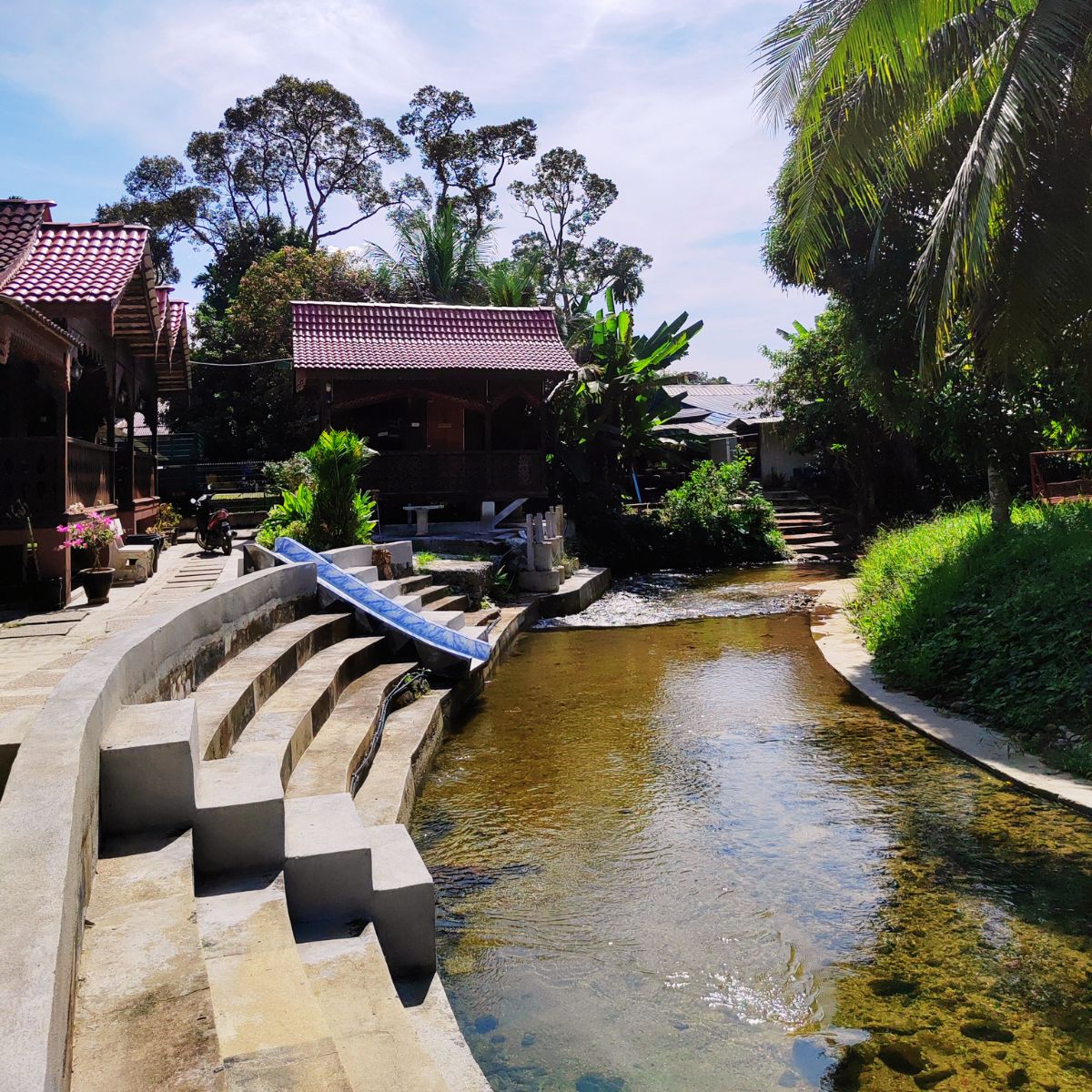 Riverside accommodation and natural surroundings at My River Village